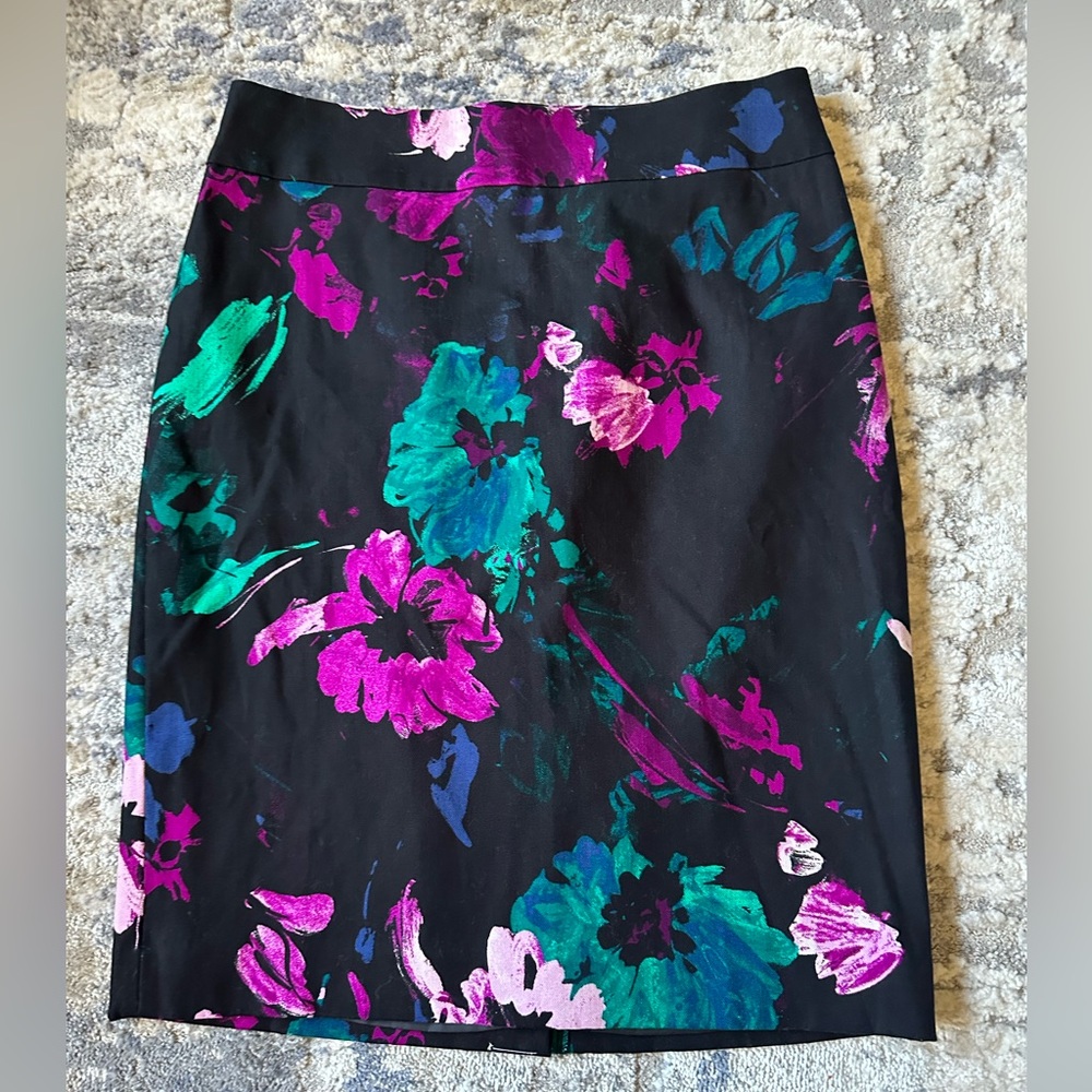 Ann Taylor Floral Pencil Skirt Size 4 NWT